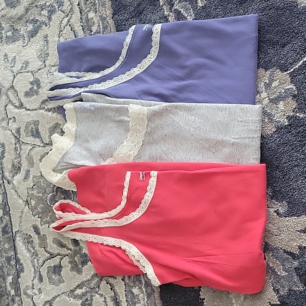 Maternity tops (3)